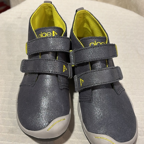 New without box Plae Lou Metallic Suede size 2 - Picture 2 of 6